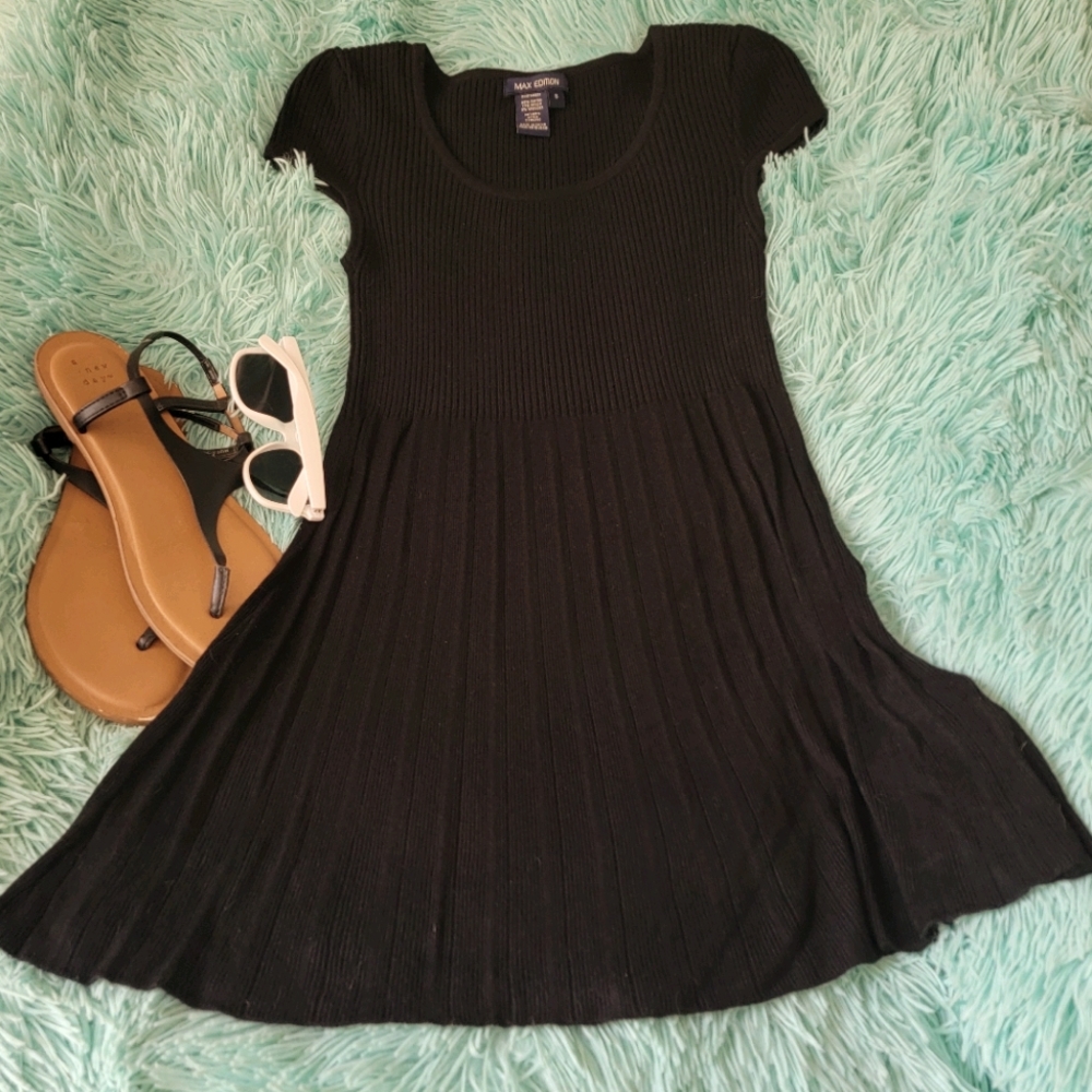 Like New Knot Black Skater Dress w/pleated skirt